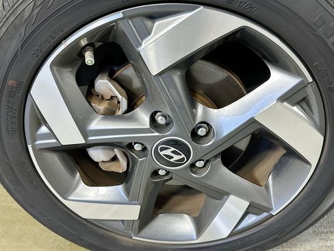 Used 2023 Hyundai Venue SEL image 29