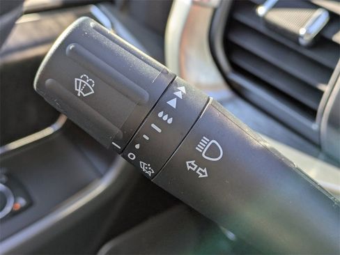 Used 2023 Ford F150 Lariat w/ Trailer Tow Package image 29