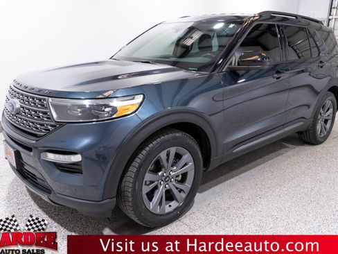 Used 2023 Ford Explorer XLT w/ Equipment Group 202A RWD image 2
