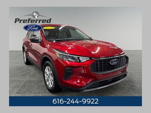 Used 2023 Ford Escape Active image 1