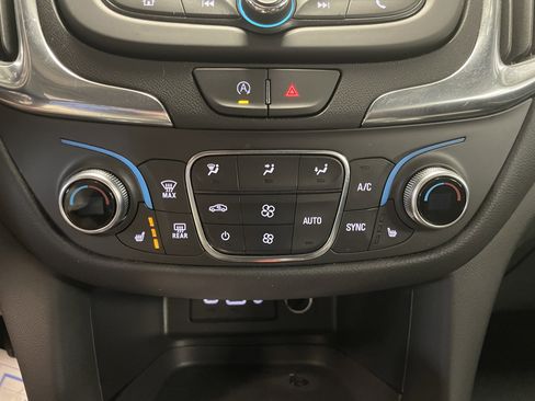 Used 2023 Chevrolet Equinox LT image 12