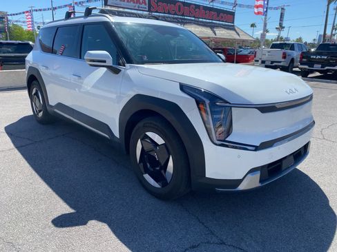 Used 2024 Kia EV9 Wind image 3