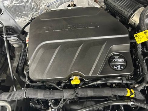 Certified 2024 Chevrolet Trax RS w/ Sunroof Package FWD image 10
