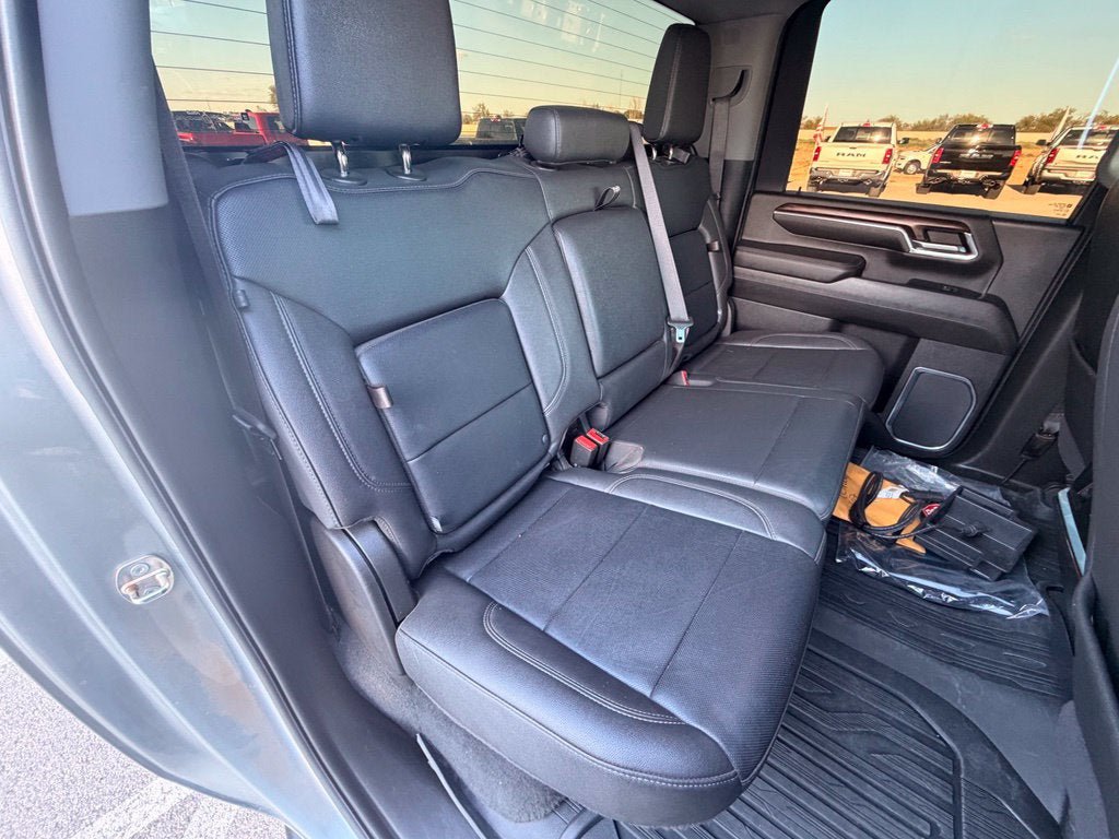 Used 2024 GMC Sierra 3500 SLT w/ SLT Convenience Package AWD/4WD image 11