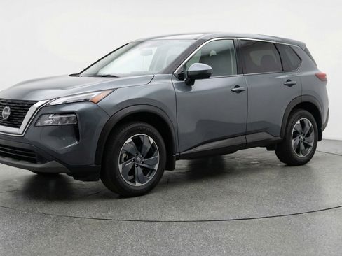 Used 2025 Nissan Rogue SV image 3