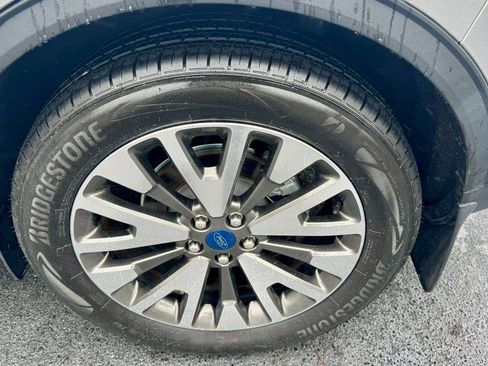 Certified 2020 Ford Escape Titanium w/ Titanium Premium Package 2.0 image 17