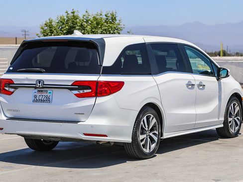 Used 2024 Honda Odyssey Touring image 5
