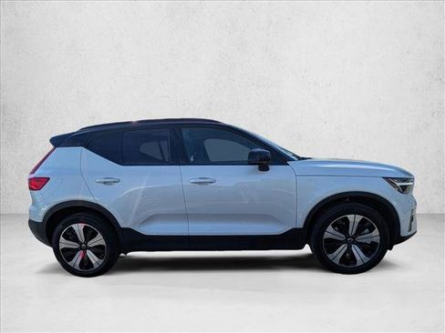 Certified 2023 Volvo XC40 Recharge Plus image 4
