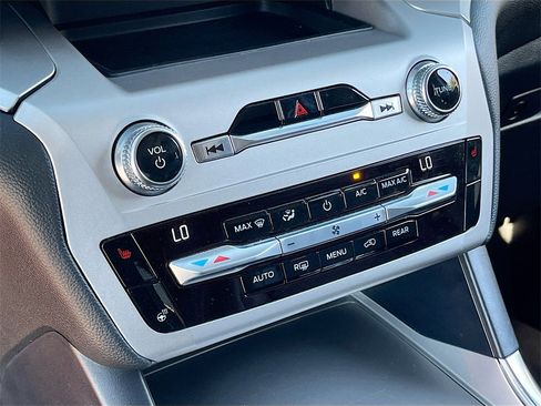 Used 2021 Ford Explorer XLT w/ Equipment Group 202A image 16