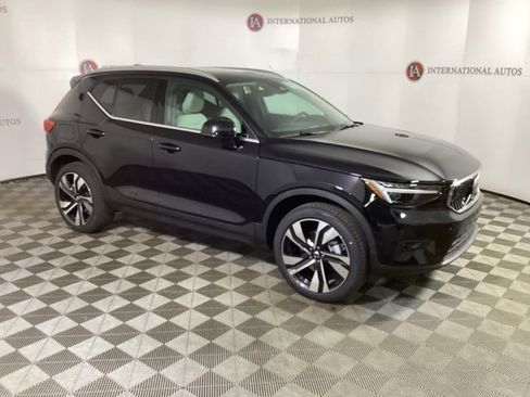 New 2025 Volvo XC40 B5 Ultra w/ Climate Package image 3