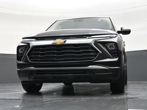 Used 2025 Chevrolet TrailBlazer LS FWD image 28