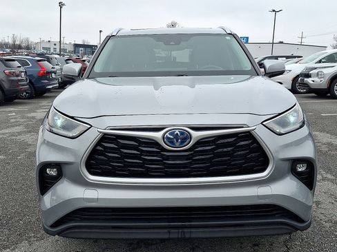 Used 2021 Toyota Highlander XLE image 2