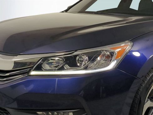 Used 2017 Honda Accord EX-L image 10