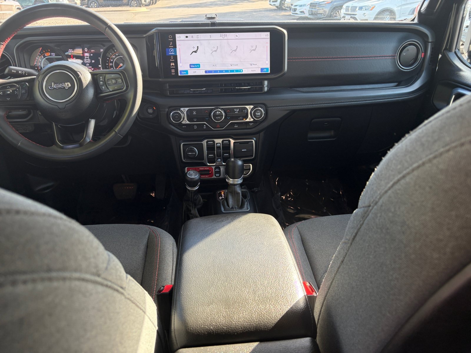 Used 2024 Jeep Wrangler Unlimited Rubicon AWD/4WD image 17