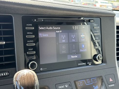 Used 2020 Toyota Sienna XLE image 18