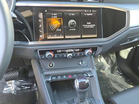 Certified 2025 Audi Q3 2.0T Premium w/ Convenience Package image 23