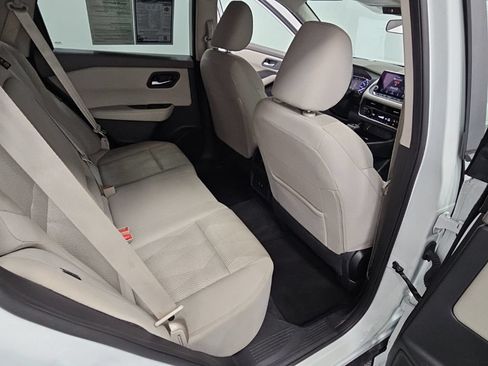 Used 2025 Nissan Rogue SV FWD image 33