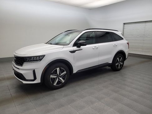 Used 2023 Kia Sorento S w/ Panoramic Sunroof Package FWD image 2