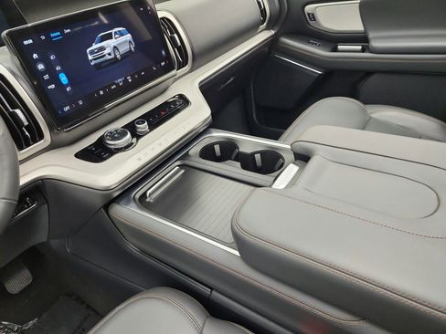 Used 2025 Ford Expedition Active AWD/4WD image 11