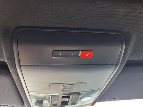 Used 2021 Volkswagen Atlas Cross Sport SE w/ Panoramic Sunroof Package image 19