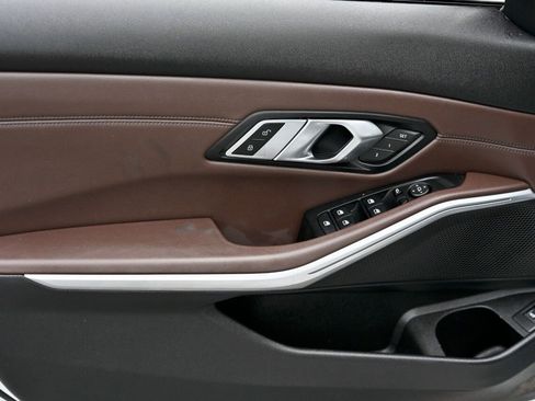 Used 2020 BMW 330i Sedan w/ M Sport Package image 9