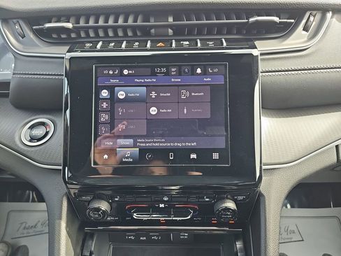 Used 2025 Jeep Grand Cherokee Laredo X w/ Luxury Tech Group I image 25