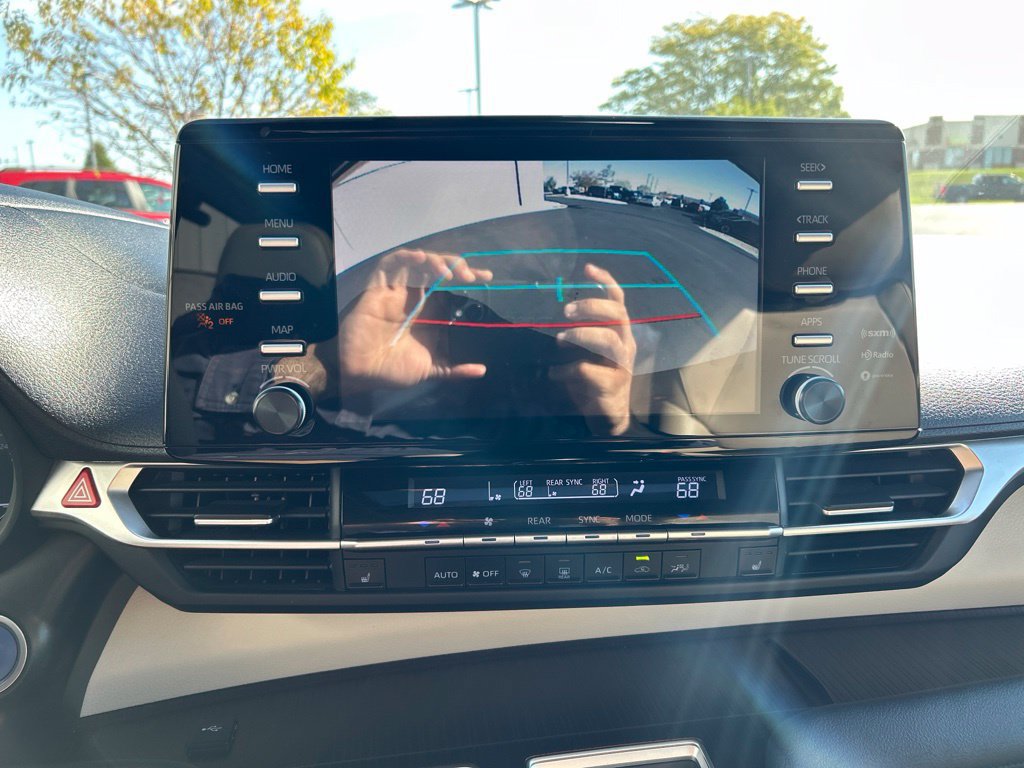 Used 2021 Toyota Sienna XLE AWD/4WD image 16