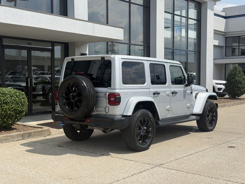 Used 2022 Jeep Wrangler Unlimited Sahara w/ Cold Weather Group AWD/4WD image 4