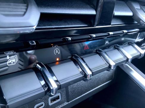 Certified 2024 Chevrolet Colorado Z71 w/ Z71 Convenience Package 2 image 35