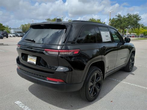 New 2025 Jeep Grand Cherokee Limited w/ Luxury Tech Group II image 5