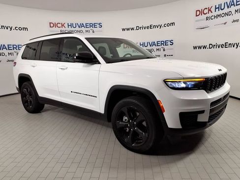 Used 2023 Jeep Grand Cherokee L Laredo AWD/4WD image 3