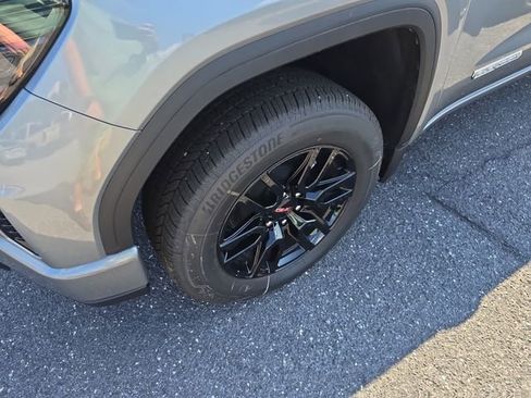 New 2025 GMC Sierra 1500 Elevation image 9