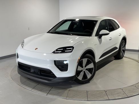 Used 2024 Porsche Macan 4 Electric AWD/4WD image 2