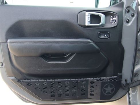 Used 2023 Jeep Wrangler Unlimited Sahara image 41