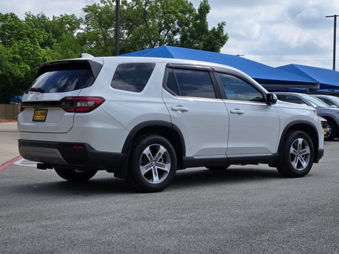Used 2024 Honda Pilot EX-L image 3