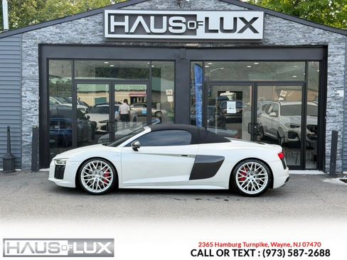 Used 2017 Audi R8 V10 w/ Carbon Exterior Package AWD/4WD image 13