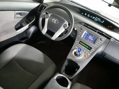 Used 2014 Toyota Prius Three w/ Solar Roof Package FWD image 9