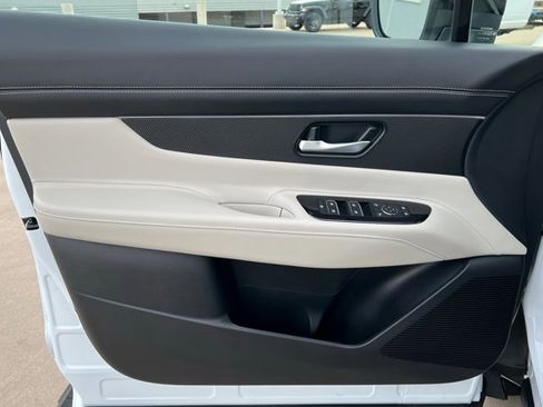 Certified 2025 Nissan Murano SV image 14