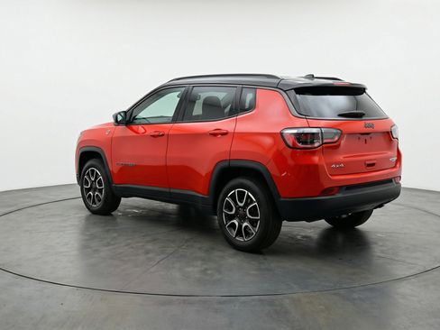 Used 2025 Jeep Compass Trailhawk image 6