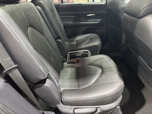 Certified 2024 Toyota Grand Highlander Platinum image 20