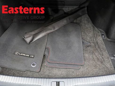 Used 2018 Lexus IS 300 AWD image 9