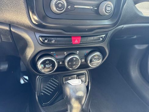 Used 2016 Jeep Renegade Limited FWD image 14