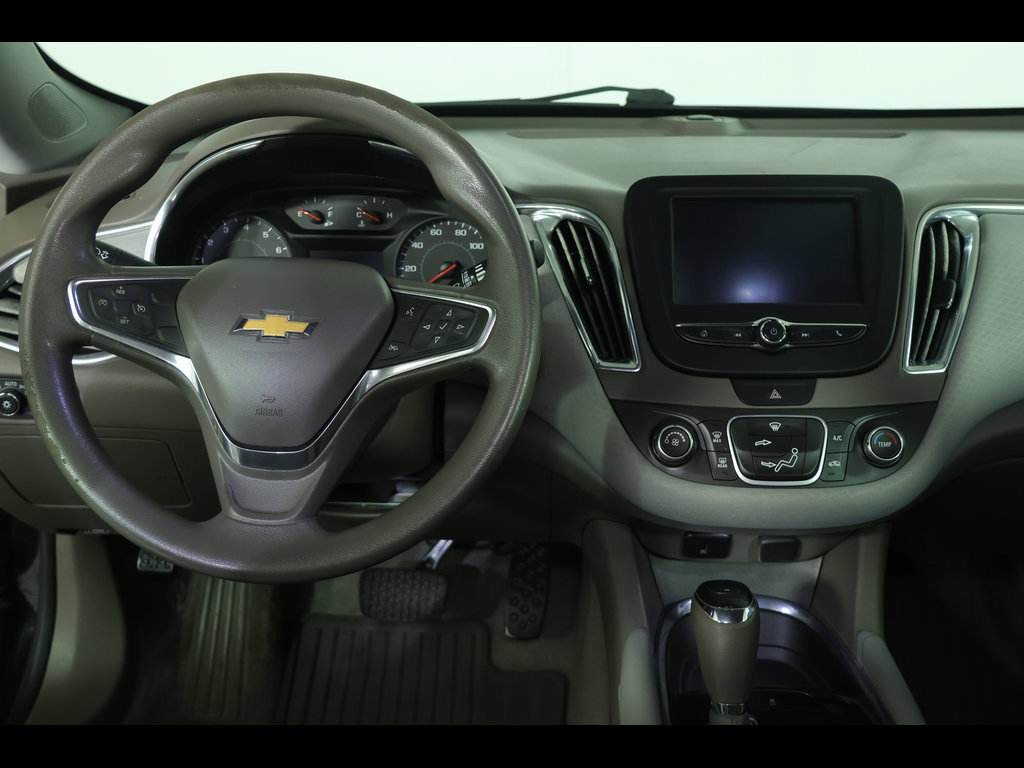 Used 2017 Chevrolet Malibu LT FWD image 12