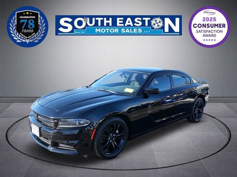 Used 2022 Dodge Charger SXT w/ Blacktop Package image 1