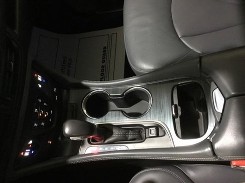 Used 2019 Buick Envision Essence image 35