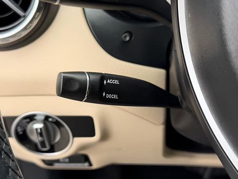 Used 2016 Mercedes-Benz GLA 250 image 41