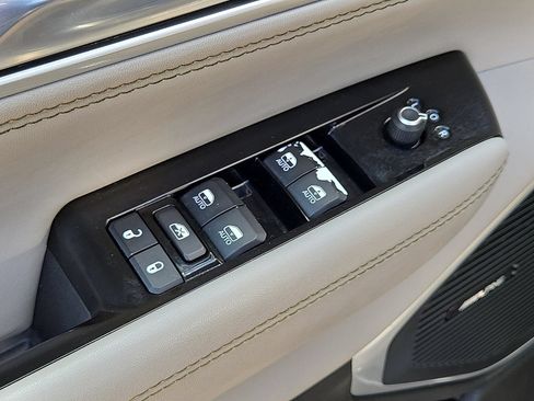 Used 2023 Jeep Wagoneer 2WD image 23