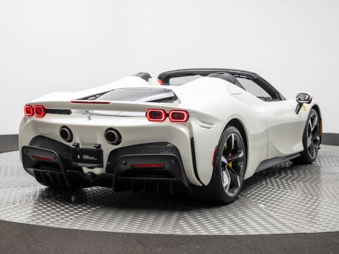 Certified 2022 Ferrari SF90 Spider image 7