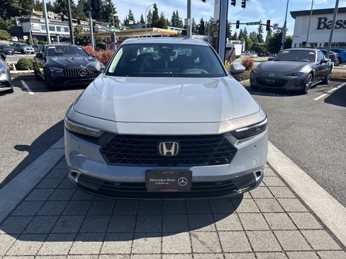 Used 2024 Honda Accord Touring image 2
