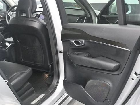 Used 2018 Volvo XC90 T6 Momentum w/ Convenience Package AWD/4WD image 17